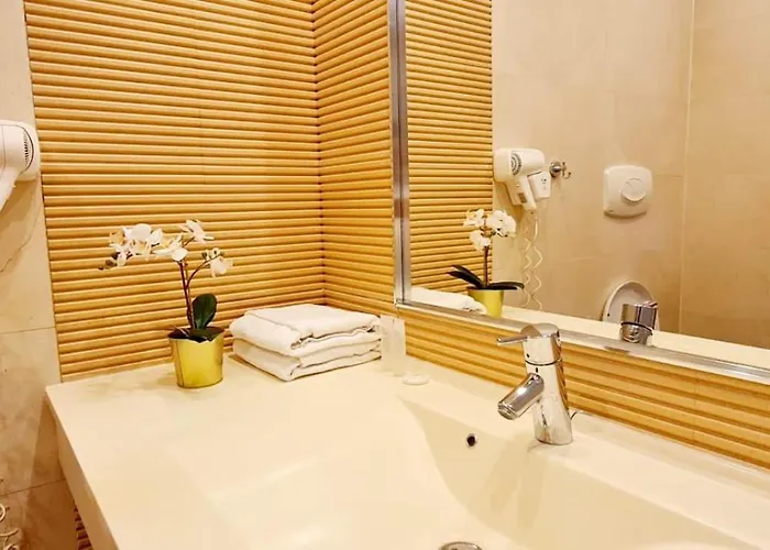 Chic With And Gym Бухарест