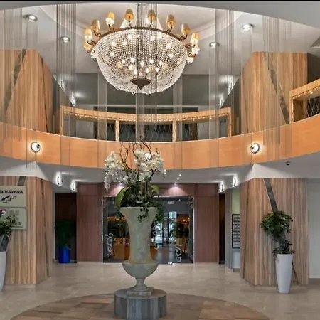 Chic With And Gym Apartahotel 4*
