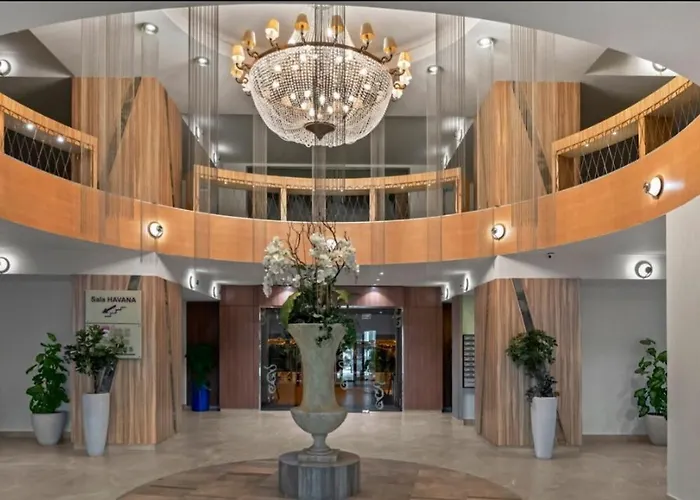 Chic With And Gym Apartahotel 4*
